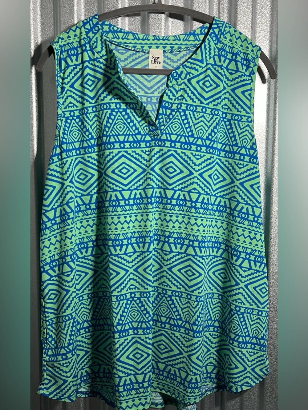 Sleeveless Geometric Print Split Neck Sleeveless Tank Top Blue & Mint 2X NWOT